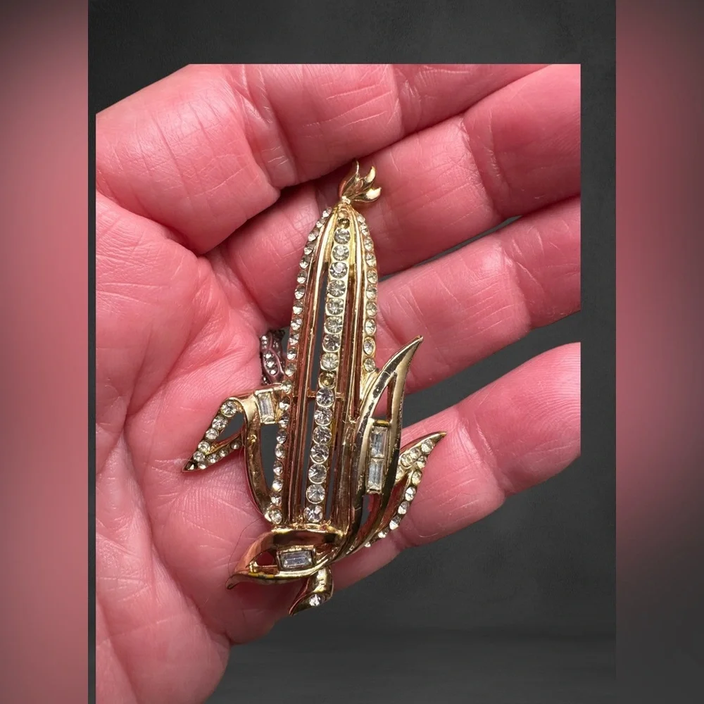 Gold Toned ⚠️ Faux Stones Corn Stalk Brooch Missing a few stones unsigned